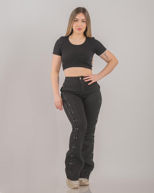 Pantalones Flare negros para mujer con trenzado en los costados efecto push up | Pantalon vaqueros negros tipo cargo tiro alto