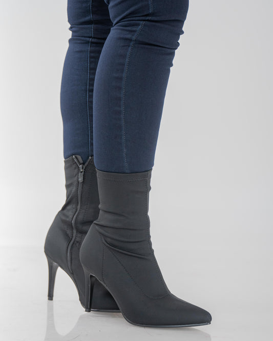 Botas de tacón aguja alto de mujer elegantes de tobillo negro punta fina | botines de vestido de punta estrecha con cierre lateral de cremallera, fashion para fiestas, bodas y uso diario