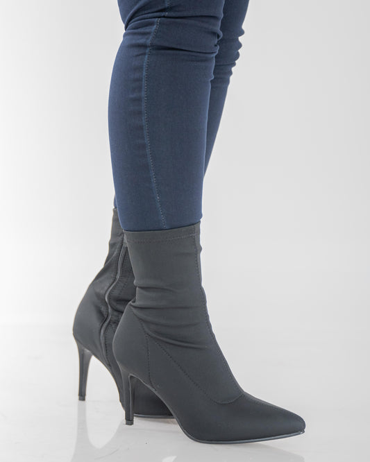 Botas de tacón aguja alto de mujer elegantes de tobillo negro punta fina | botines de vestido de punta estrecha con cierre lateral de cremallera, fashion para fiestas, bodas y uso diario